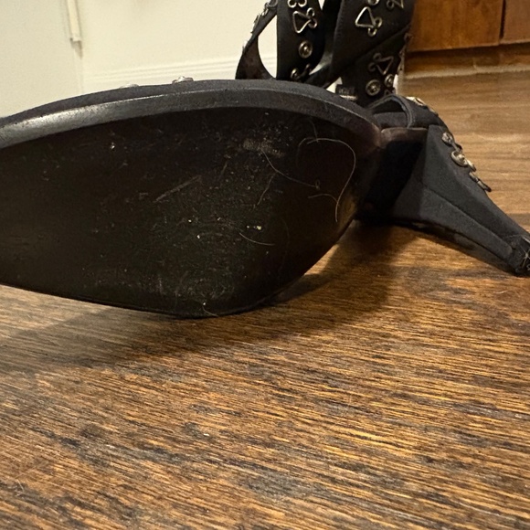 Chanel “sewing” shie - Picture 3 of 4